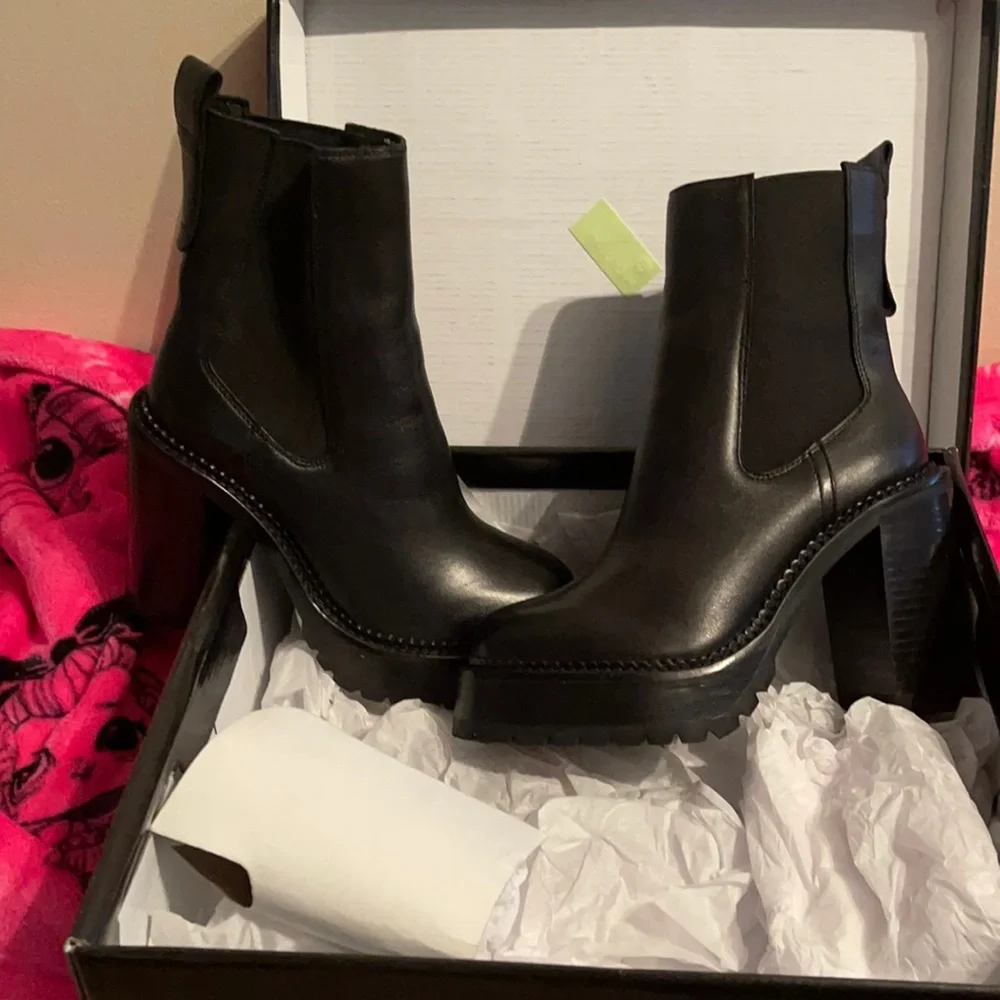 Black Women's Platform Chelsea Boots